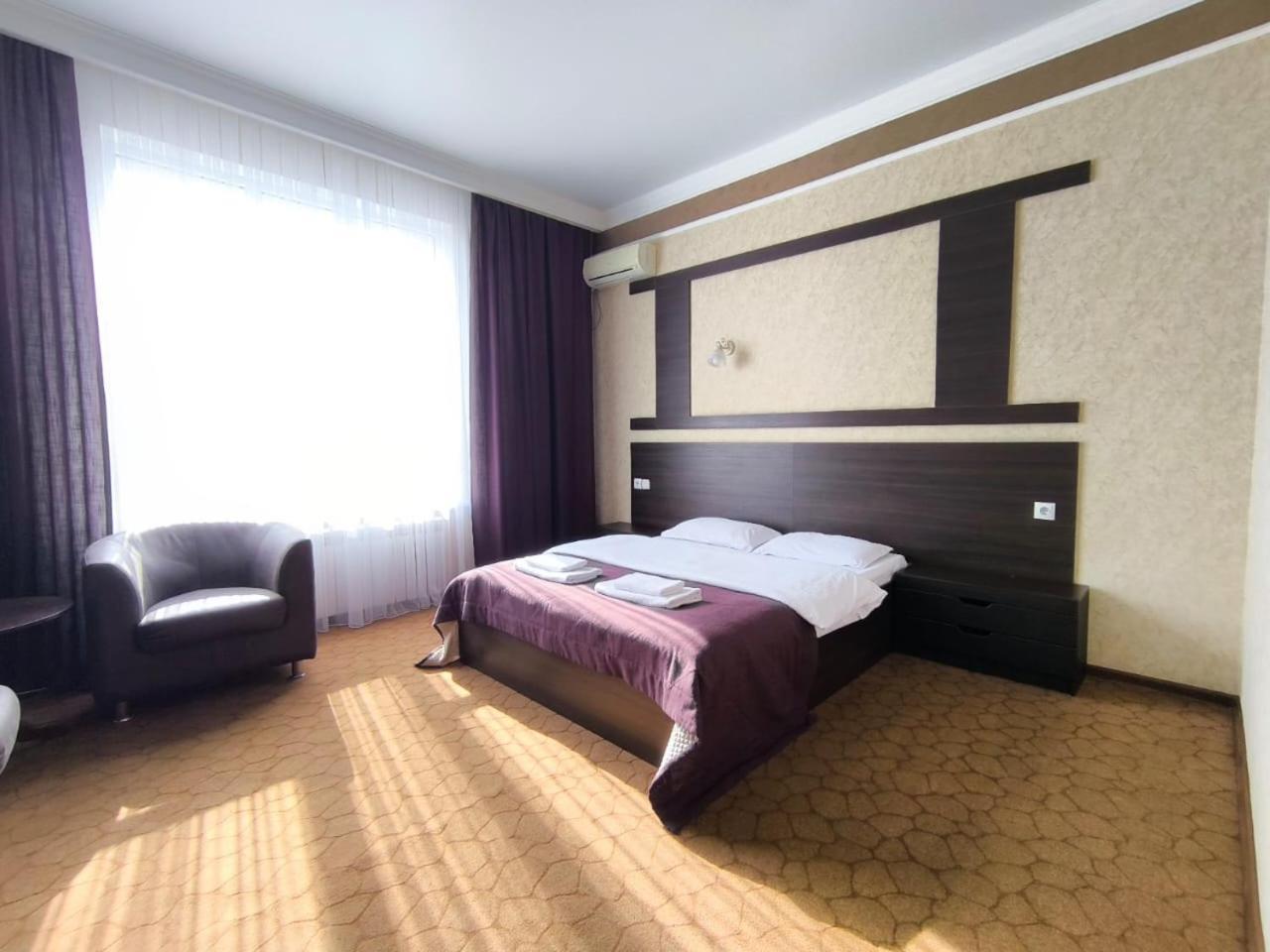 Pride Hotel Taraz Buitenkant foto