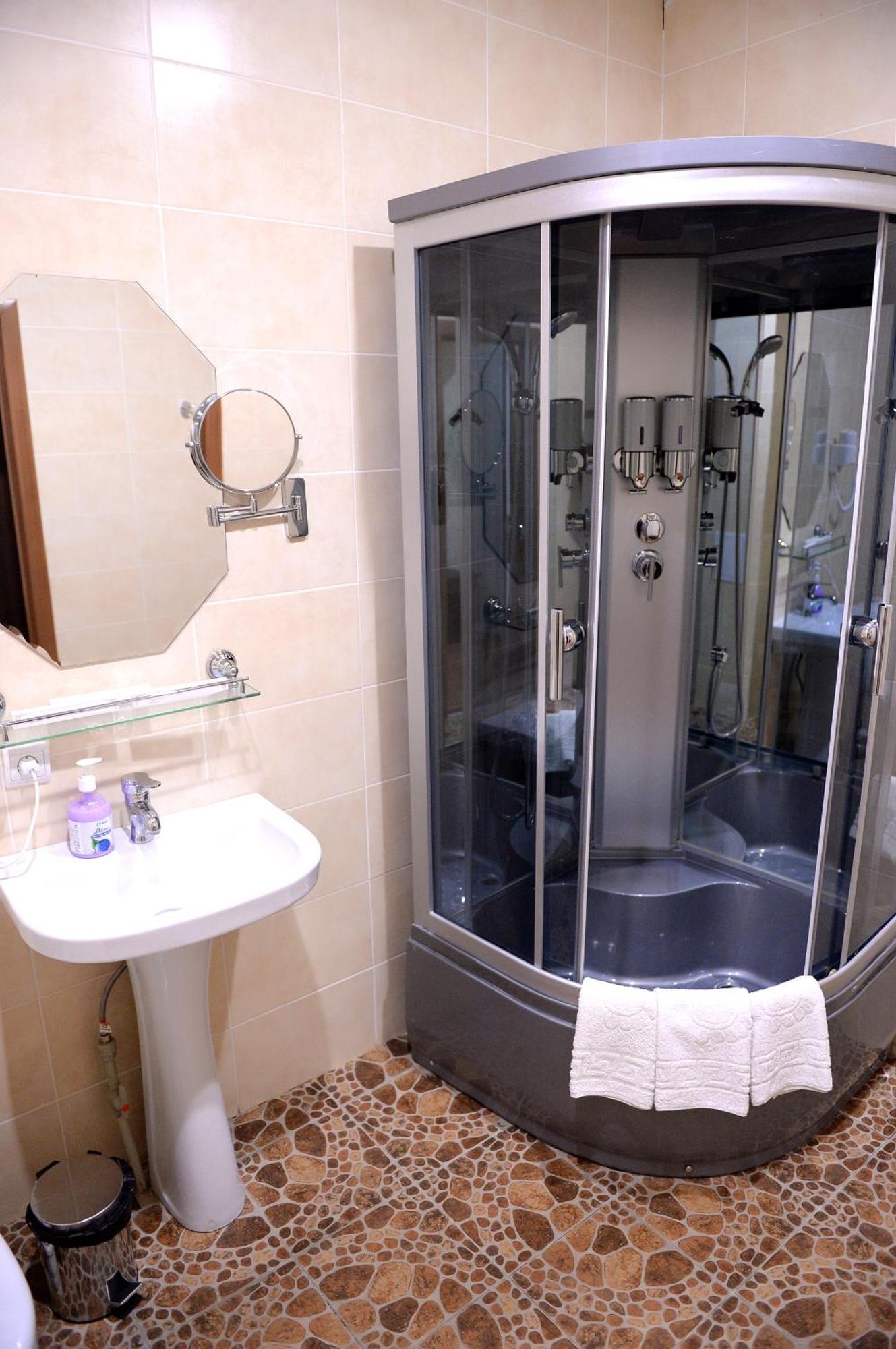 Pride Hotel Taraz Buitenkant foto