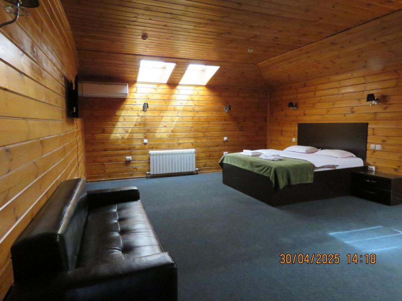 Pride Hotel Taraz Buitenkant foto