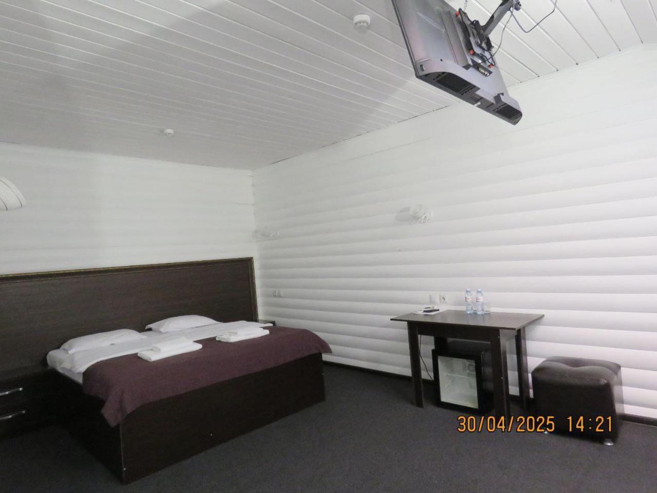 Pride Hotel Taraz Buitenkant foto