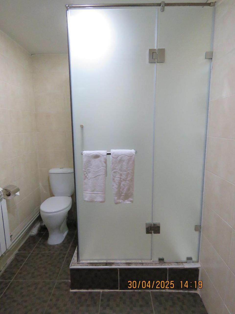 Pride Hotel Taraz Buitenkant foto