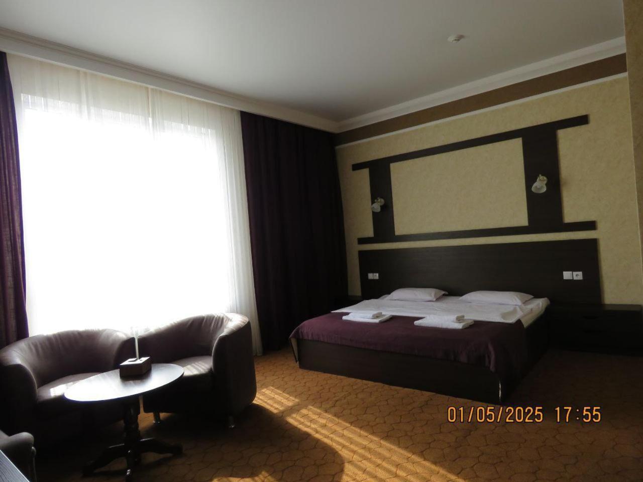 Pride Hotel Taraz Buitenkant foto