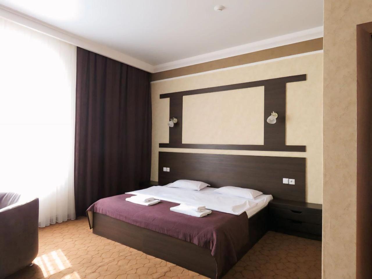 Pride Hotel Taraz Buitenkant foto