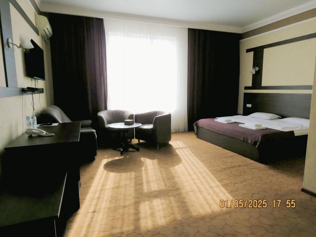 Pride Hotel Taraz Buitenkant foto