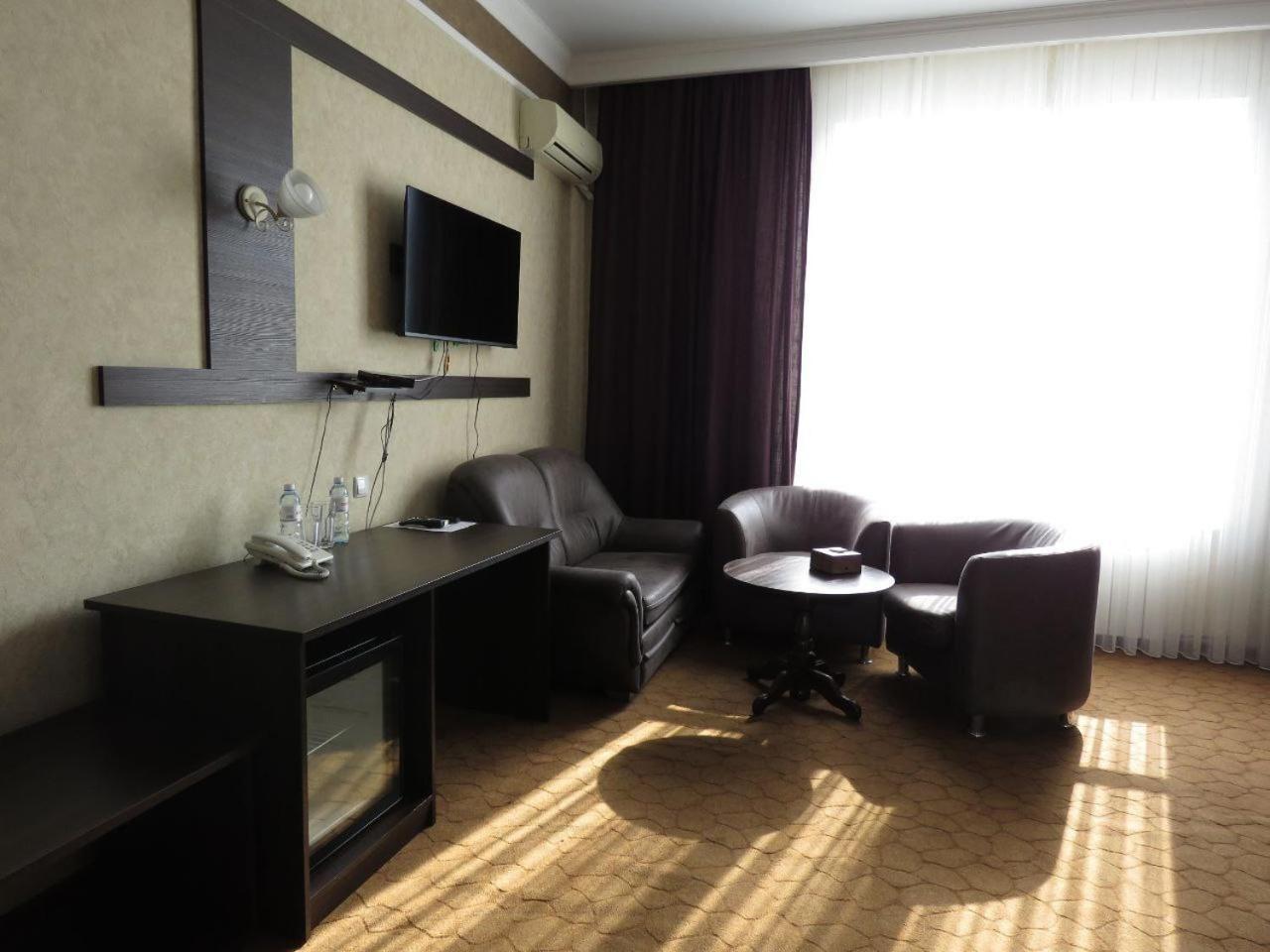 Pride Hotel Taraz Buitenkant foto