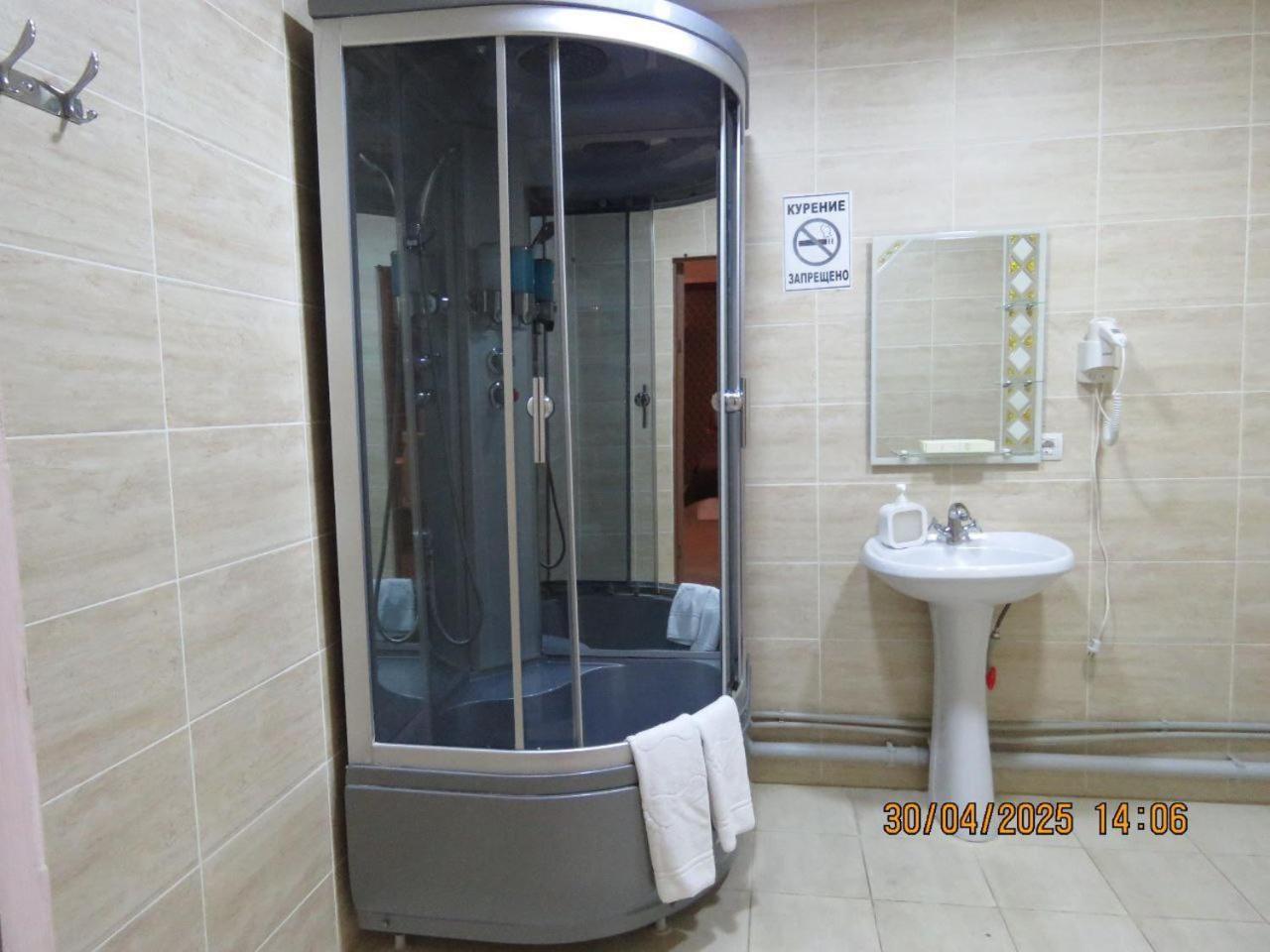 Pride Hotel Taraz Buitenkant foto
