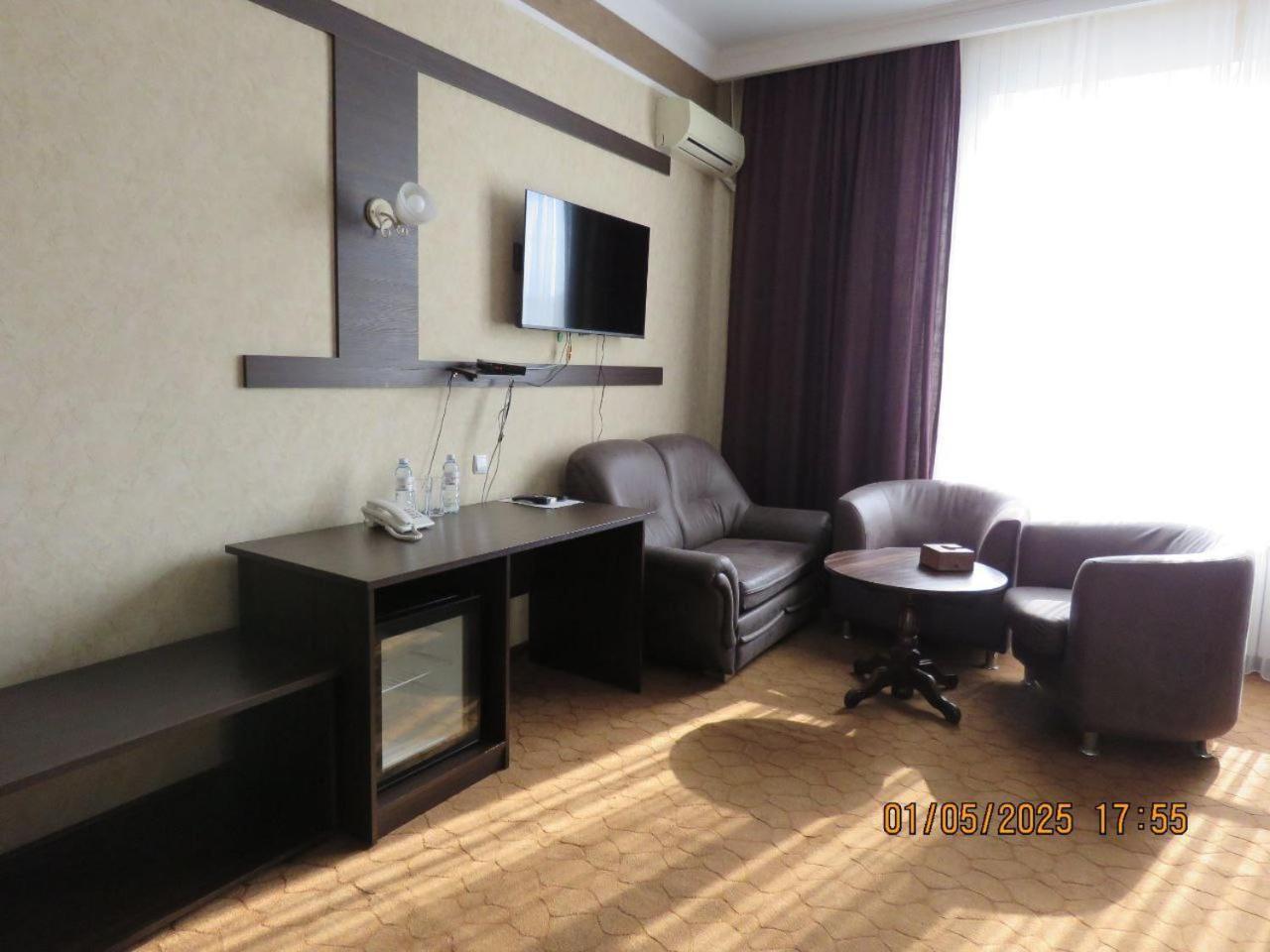 Pride Hotel Taraz Buitenkant foto